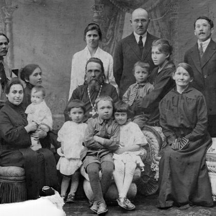 Рахиль Попова (Мордохович) с семьёй мужа, 1924 г.