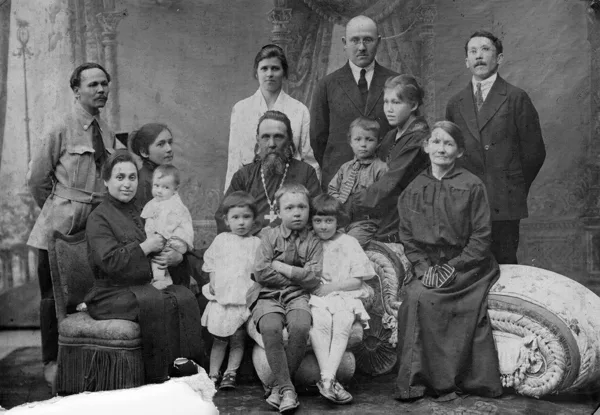Рахиль Попова (Мордохович) с семьёй мужа, 1924 г.